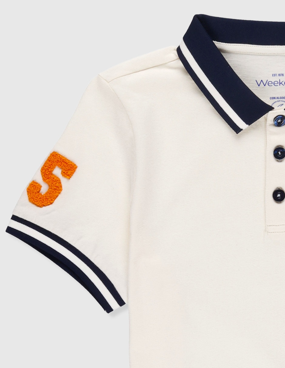 Playera tipo polo para niño